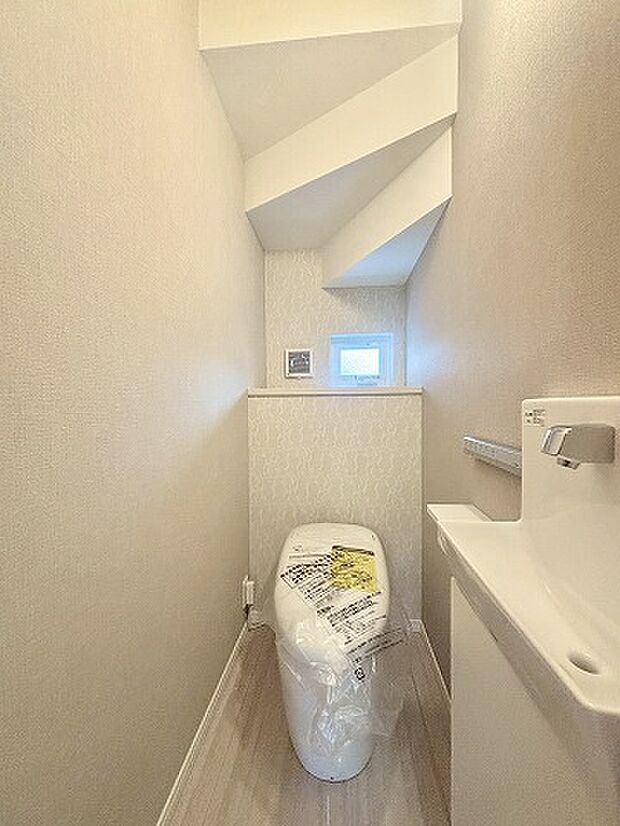 トイレにはウォシュレット機能を標準装備。