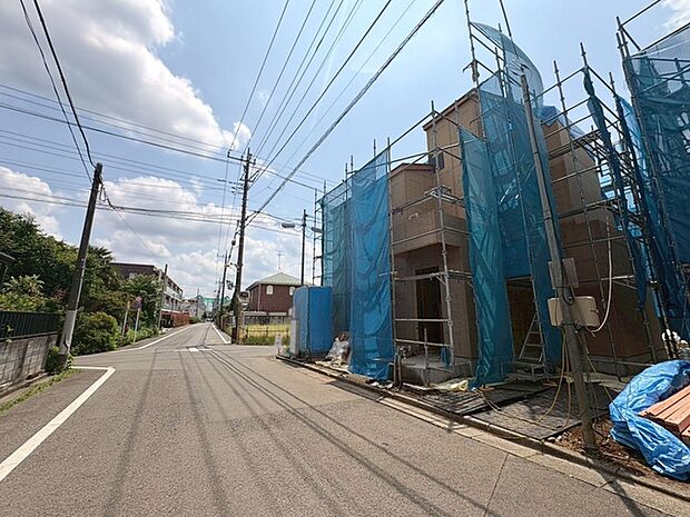 周辺は住宅が建ち並ぶ閑静な住宅街です。 