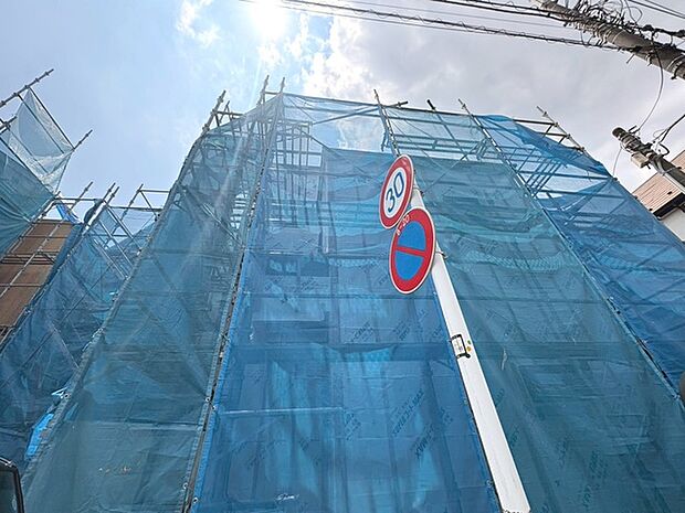 現在建物を建築中です、建築中の物件については現地確認の他、同施工会社の完成施工例のご案内、担当者のプレゼンテーションにてご検討ください。適切なご検討の方法をご説明させて頂きます。 
