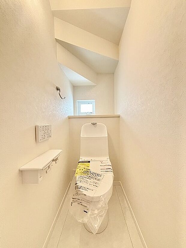 トイレにはウォシュレット機能を標準装備。