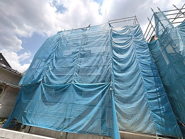 現在建物を建築中です、建築中の物件については現地確認の他、同施工会社の完成施工例のご案内、担当者のプレゼンテーションにてご検討ください。適切なご検討の方法をご説明させて頂きます。