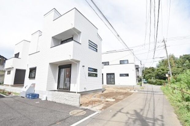 周辺は住宅が建ち並ぶ閑静な住宅街です。