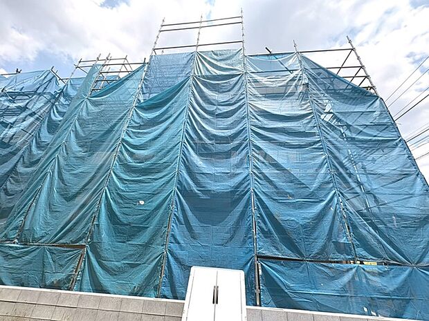 現在建物を建築中です、建築中の物件については現地確認の他、同施工会社の完成施工例のご案内、担当者のプレゼンテーションにてご検討ください。適切なご検討の方法をご説明させて頂きます。