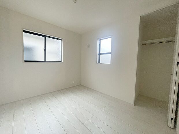 各お部屋に収納が設置されています。