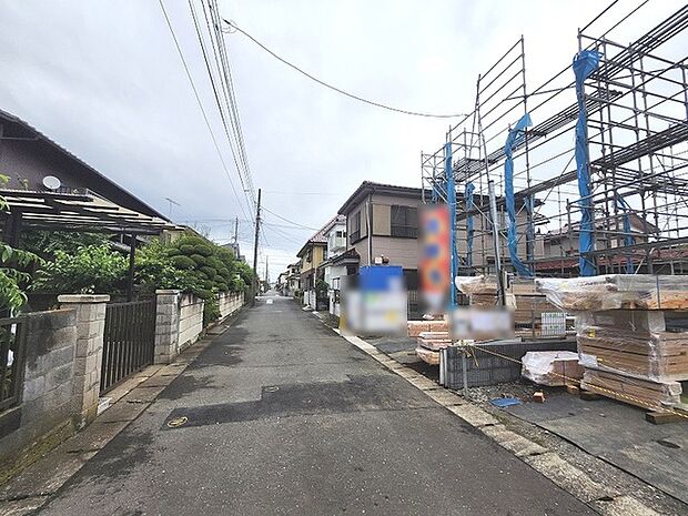 安心して暮らすことのできる住宅街。 住宅地の道路は一般に交通量が少なく車などの騒音が少ないため、住民にとって静かな生活環境が提供されます。