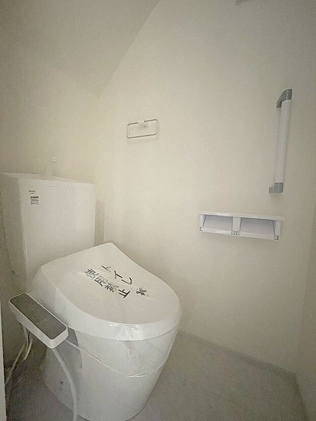 トイレにはウォシュレット機能を標準装備。