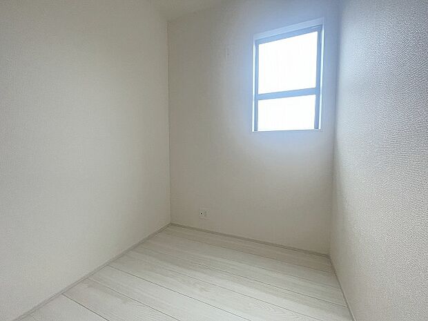 実際に室内をご見学頂くと生活のイメージが広がります。家具を置いたイメージや窓からの景色など、現地で体感ください。