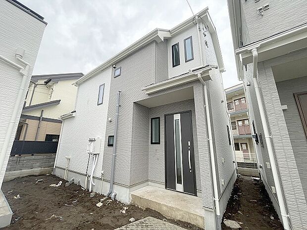 建物が完成しましたので室内のご見学予約スタート。当日のご見学予約も大歓迎です。お気軽にご連絡ください。エステート白馬国分寺店は火曜水曜も営業しております。 