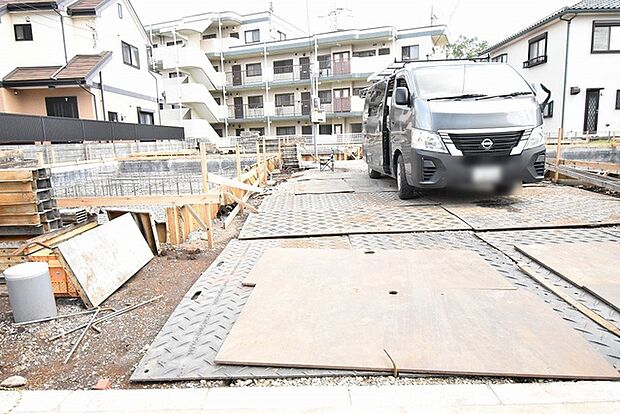 現在建物を建築中です、建築中の物件については現地確認の他、同施工会社の完成施工例のご案内、担当者のプレゼンテーションにてご検討ください。適切なご検討の方法をご説明させて頂きます。