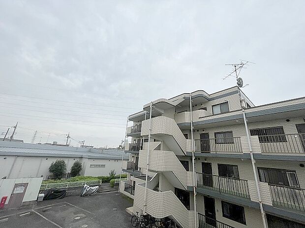 窓からの眺望です。実際に現地で眺望もご確認ください。 