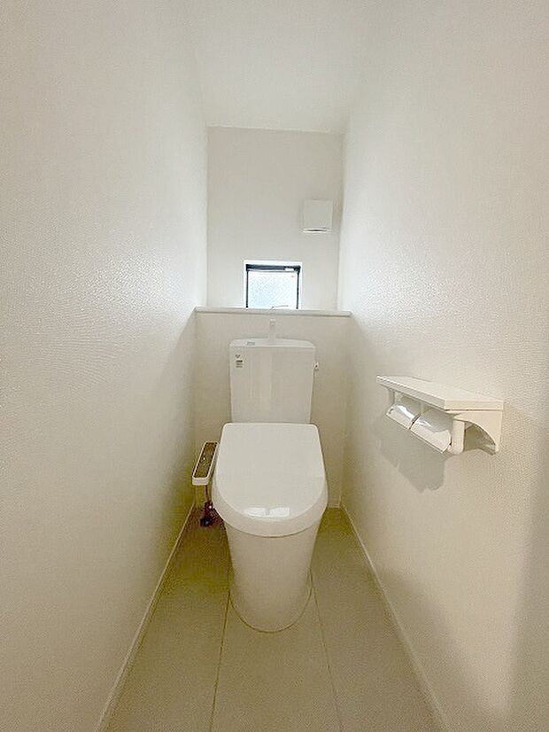 2階トイレ。ウォシュレット機能を標準装備。