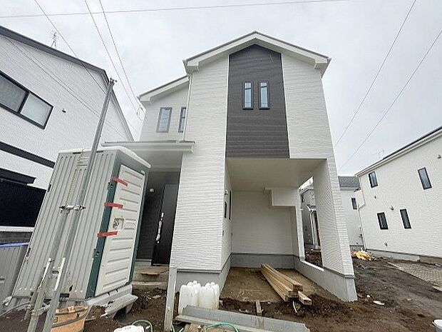 建物が完成しましたので室内のご見学予約スタート。当日のご見学予約も大歓迎です。お気軽にご連絡ください。エステート白馬国分寺店は火曜水曜も営業しております。 