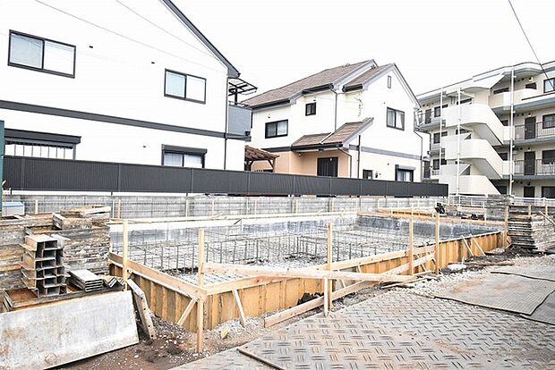 現在建物を建築中です、建築中の物件については現地確認の他、同施工会社の完成施工例のご案内、担当者のプレゼンテーションにてご検討ください。適切なご検討の方法をご説明させて頂きます。 