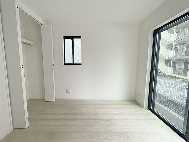 各お部屋に収納が設置されています。
