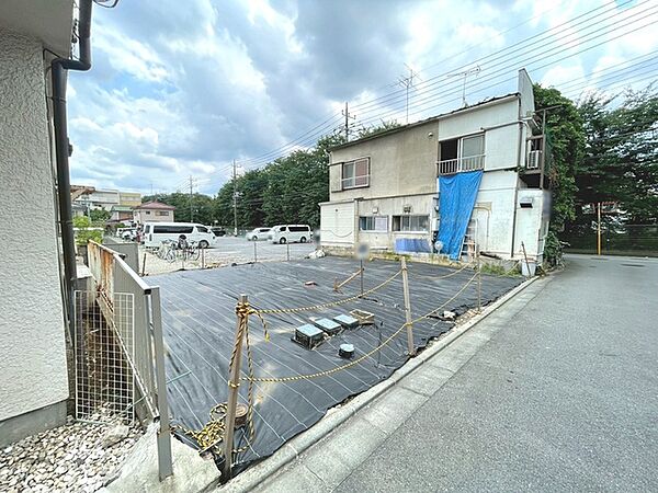 現地ご見学の際、スタッフが様々なご質問に対応いたします、周辺環境、前面道路、建築可能な建物について、ぜひご相談ください。