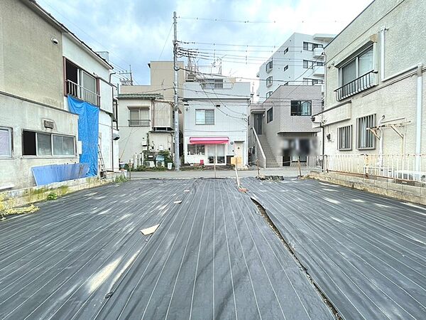 現地ご見学の際、スタッフが様々なご質問に対応いたします、周辺環境、前面道路、建築可能な建物について、ぜひご相談ください。