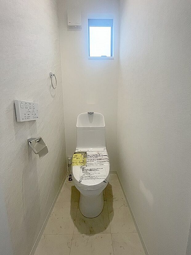 トイレにはウォシュレット機能を標準装備。
