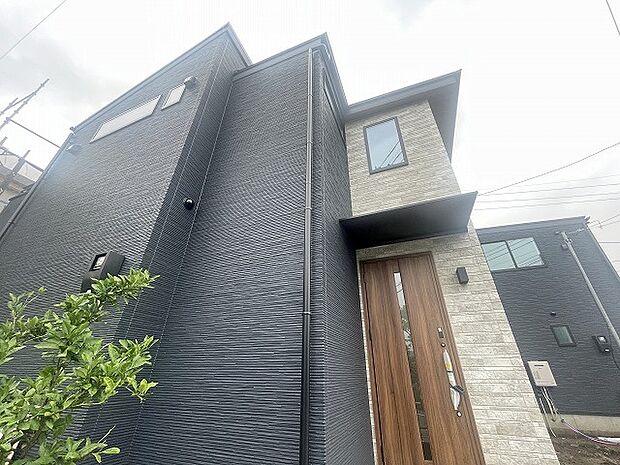 建物が完成しましたので室内のご見学予約スタート。当日のご見学予約も大歓迎です。お気軽にご連絡ください。エステート白馬国分寺店は火曜水曜も営業しております。 
