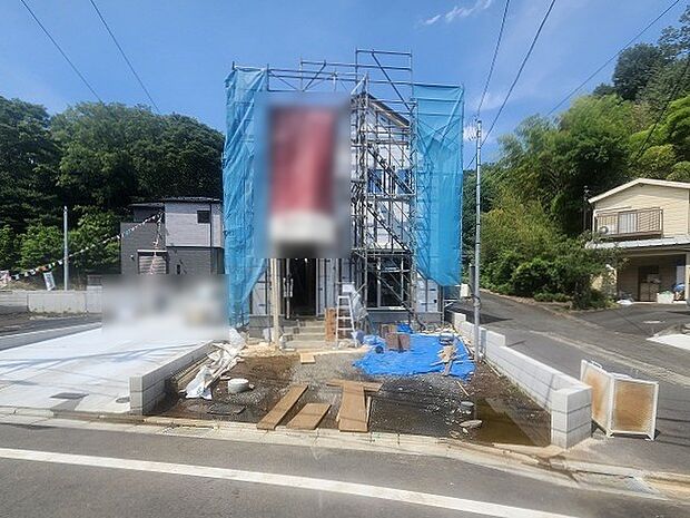 現在建物を建築中です、建築中の物件については現地確認の他、同施工会社の完成施工例のご案内、担当者のプレゼンテーションにてご検討ください。適切なご検討の方法をご説明させて頂きます。