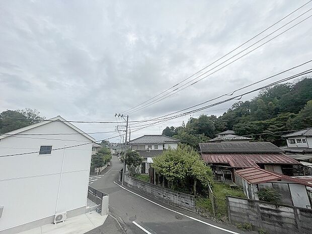 窓からの眺望です。実際に現地で眺望もご確認ください。 