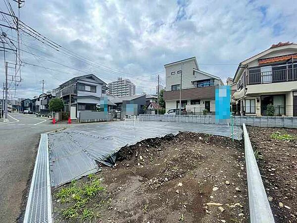 建築条件なしの敷地。弊社グループ「白馬建設」にて建物プランをご提案できます。実際の陽当たりやサイズ感を現地でお確かめください。