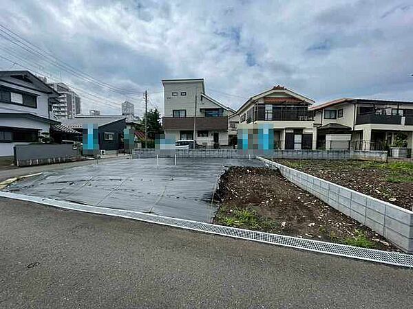 現地ご見学の際、スタッフが様々なご質問に対応いたします、周辺環境、前面道路、建築可能な建物について、ぜひご相談ください。