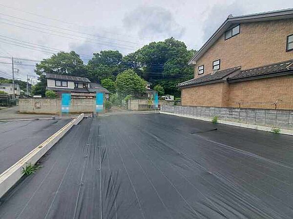 土地物件にはご確認頂くポイントがたくさんございます、土地だけのご見学の際もご遠慮せず、ぜひお気軽に担当スタッフにお申しつけくださいませ。