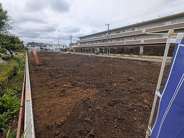 土地物件にはご確認頂くポイントがたくさんございます、土地だけのご見学の際もご遠慮せず、ぜひお気軽に担当スタッフにお申しつけくださいませ。