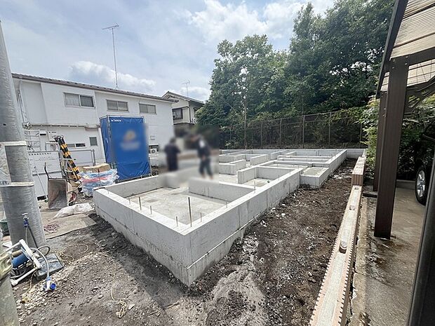 現在建物を建築中です、建築中の物件については現地確認の他、同施工会社の完成施工例のご案内、担当者のプレゼンテーションにてご検討ください。適切なご検討の方法をご説明させて頂きます。