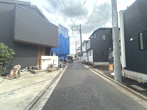 周辺は住宅が建ち並ぶ閑静な住宅街です。