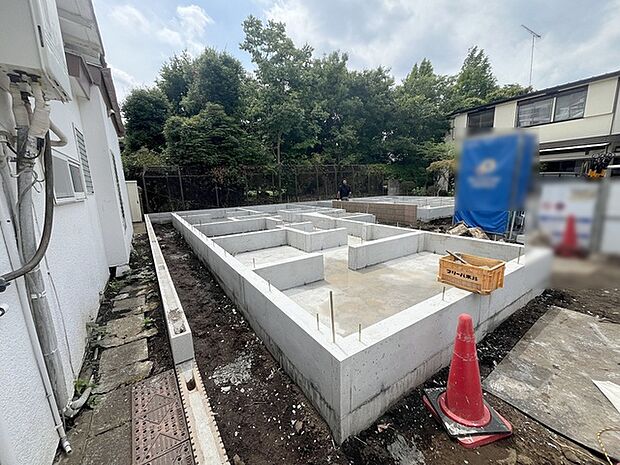 現在建物を建築中です、建築中の物件については現地確認の他、同施工会社の完成施工例のご案内、担当者のプレゼンテーションにてご検討ください。適切なご検討の方法をご説明させて頂きます。
