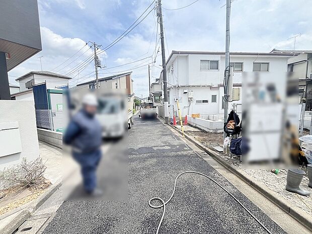 安心して暮らすことのできる住宅街。 住宅地の道路は一般に交通量が少なく車などの騒音が少ないため、住民にとって静かな生活環境が提供されます。
