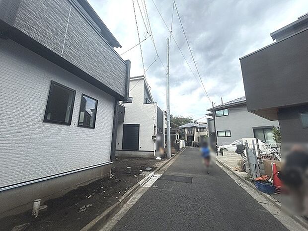 周辺は住宅が建ち並ぶ閑静な住宅街です。