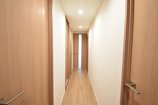 実際に室内をご見学頂くと生活のイメージが広がります。家具を置いたイメージや窓からの景色など、現地で体感ください。