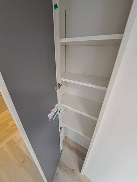 各お部屋に収納が設置されています。
