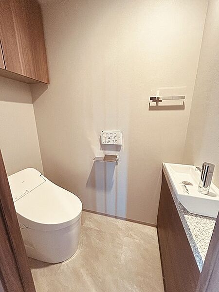 トイレにはウォシュレット機能を標準装備。