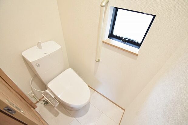 トイレにはウォシュレット機能を標準装備。