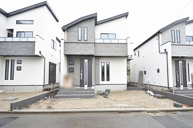 建物が完成しましたので室内のご見学予約スタート。当日のご見学予約も大歓迎です。お気軽にご連絡ください。エステート白馬国分寺店は火曜水曜も営業しております。