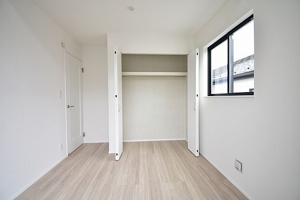 各お部屋に収納が設置されています。