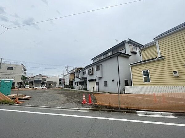 建築条件なしの敷地。弊社グループ「白馬建設」にて建物プランをご提案できます。実際の陽当たりやサイズ感を現地でお確かめください。
