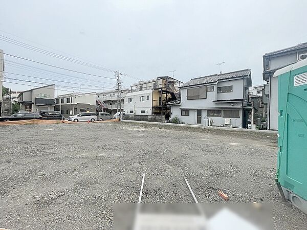 現地ご見学の際、スタッフが様々なご質問に対応いたします、周辺環境、前面道路、建築可能な建物について、ぜひご相談ください。