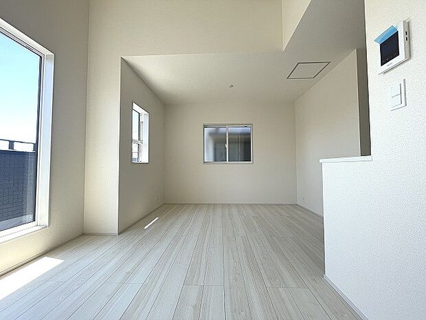 家族が一番集まる場所だから広々としつつも素敵な空間であって欲しい。みんながくつろぐリビングからキッチンまでが一つの空間のように繋がる間取り。