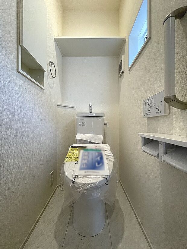 トイレにはウォシュレット機能を標準装備。