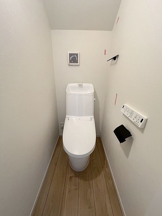 トイレにはウォシュレット機能を標準装備。