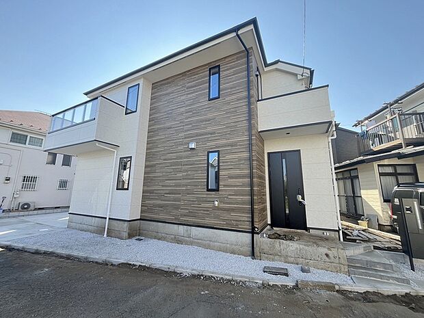 建物が完成しましたので室内のご見学予約スタート。当日のご見学予約も大歓迎です。お気軽にご連絡ください。エステート白馬国分寺店は火曜水曜も営業しております。