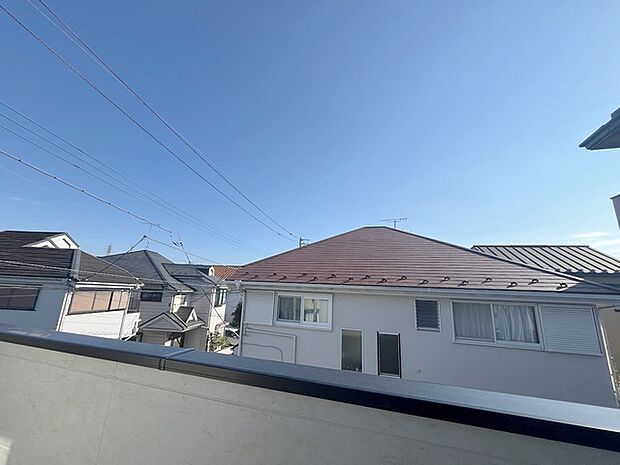 窓からの眺望です。実際に現地で眺望もご確認ください。