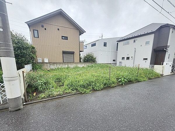 現地ご見学の際、スタッフが様々なご質問に対応いたします、周辺環境、前面道路、建築可能な建物について、ぜひご相談ください。