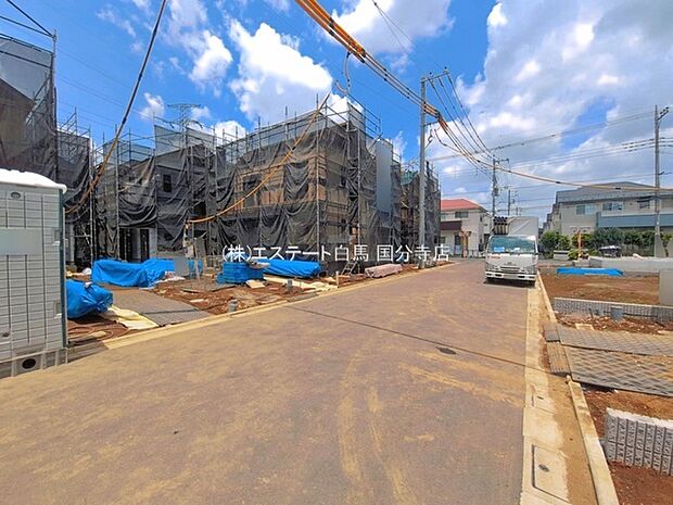 周辺は住宅が建ち並ぶ閑静な住宅街です。