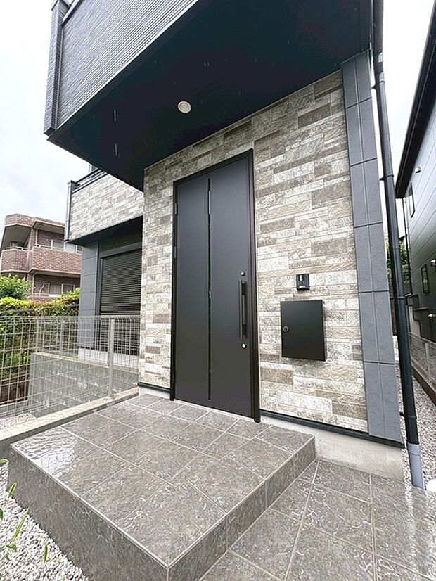 建物が完成しましたので室内のご見学予約スタート。当日のご見学予約も大歓迎です。お気軽にご連絡ください。エステート白馬国分寺店は火曜水曜も営業しております。
