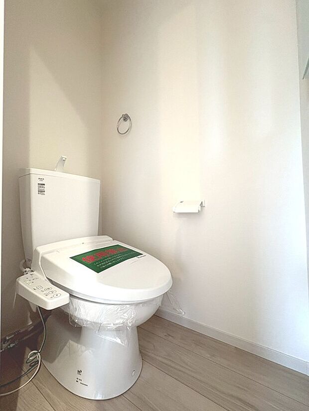 トイレにはウォシュレット機能を標準装備。